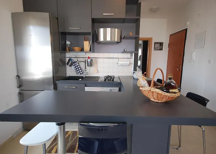 Vesna By El-pi Tours