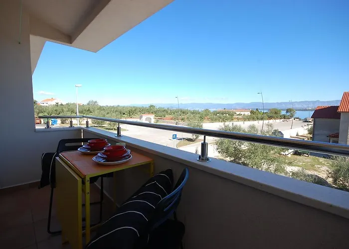 Vesna By El-pi Tours